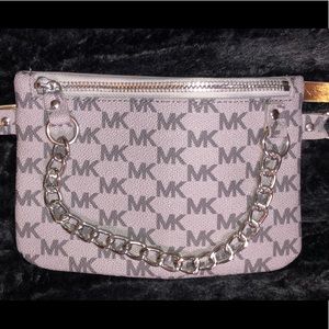 MICHAEL KORS PULL CHAIN FANNY PACK